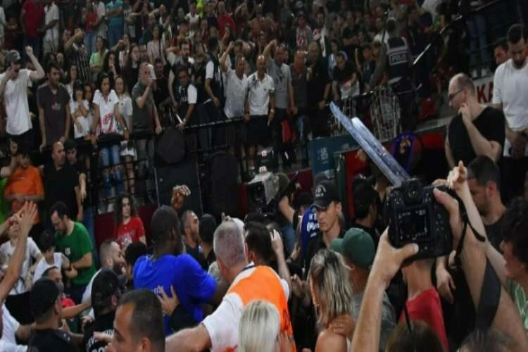 Pınar Karşıyaka-Efes maçının faturası ağır oldu  haberinin görseli