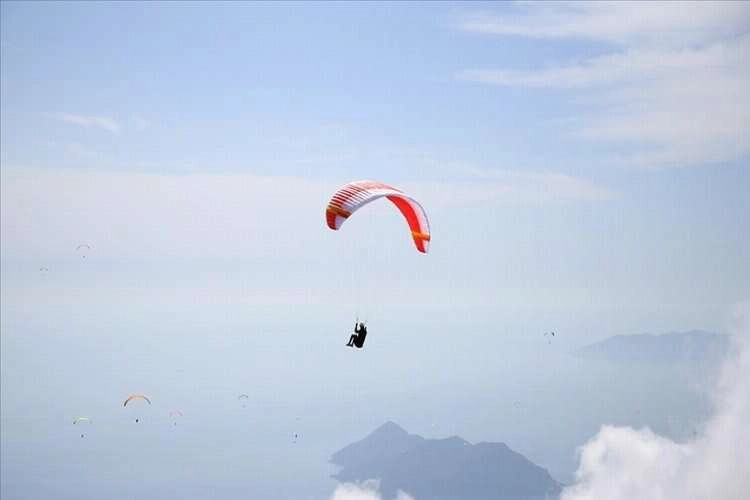Babadağ, 55 ülkeden yamaç paraşütü sporcusunu ağırladı haberinin görseli