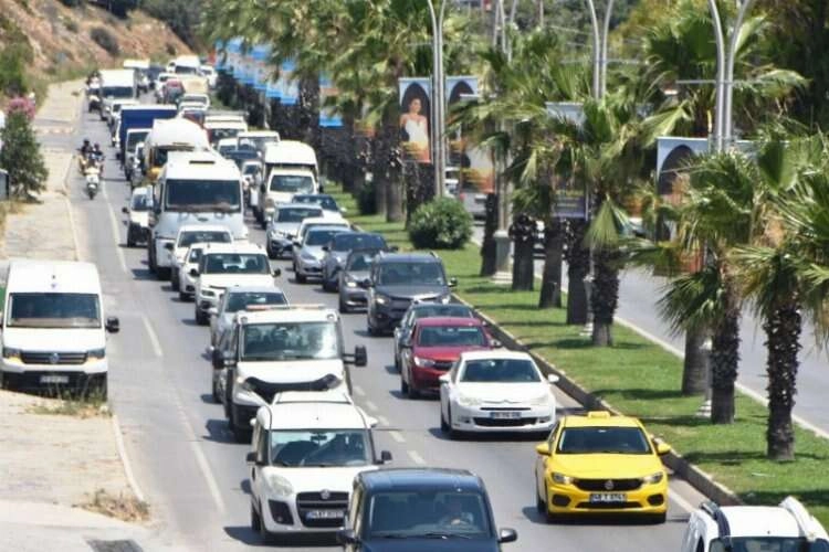 Bodrum’a 1 günde 25 bin araç giriş yaptı haberinin görseli