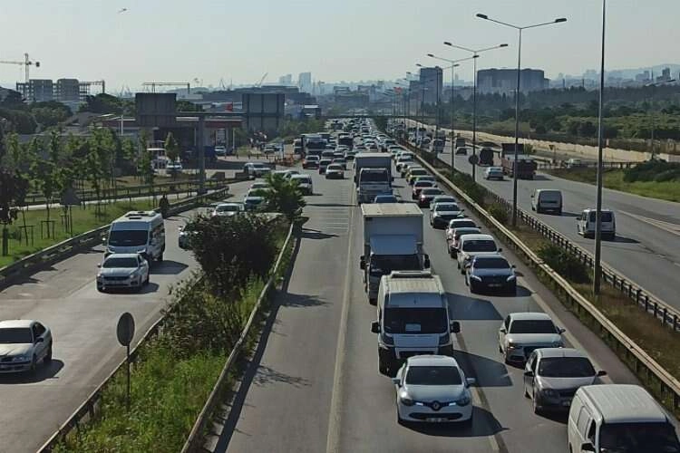 Trafikte bayram çilesi başladı! haberinin görseli