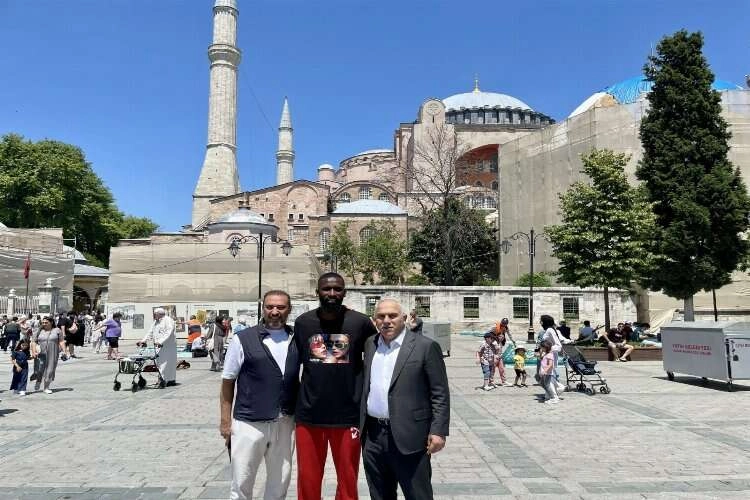 Antonio Rudiger İstanbul'a geldi haberinin görseli