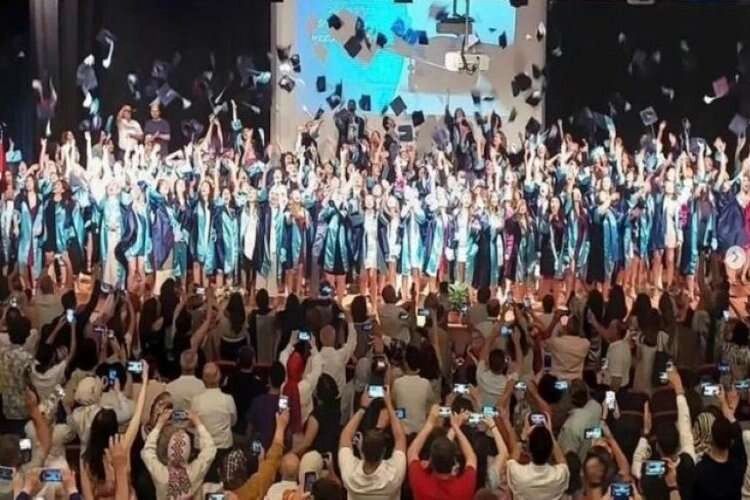 EÜ Sağlık Bilimleri Fakültesinde mezuniyet zamanı haberinin görseli