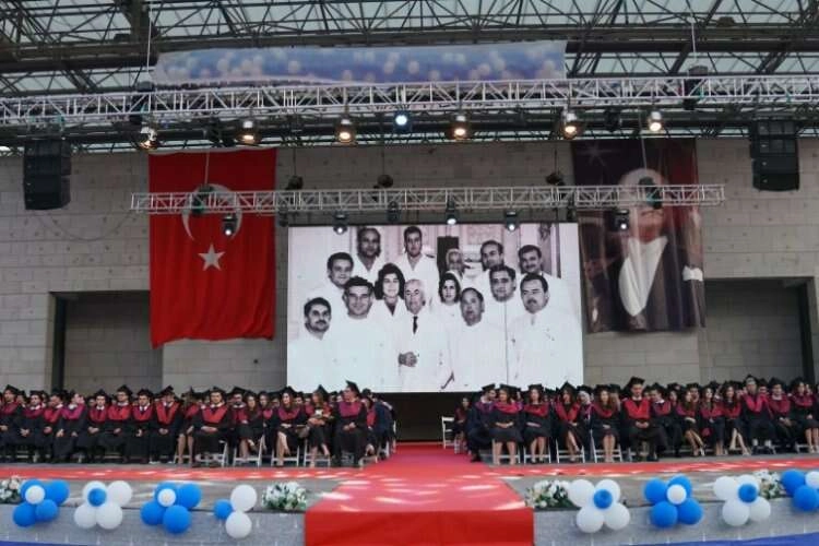 Ege Üniversitesi Tıp Fakültesinde mezuniyet heyecanı haberinin görseli