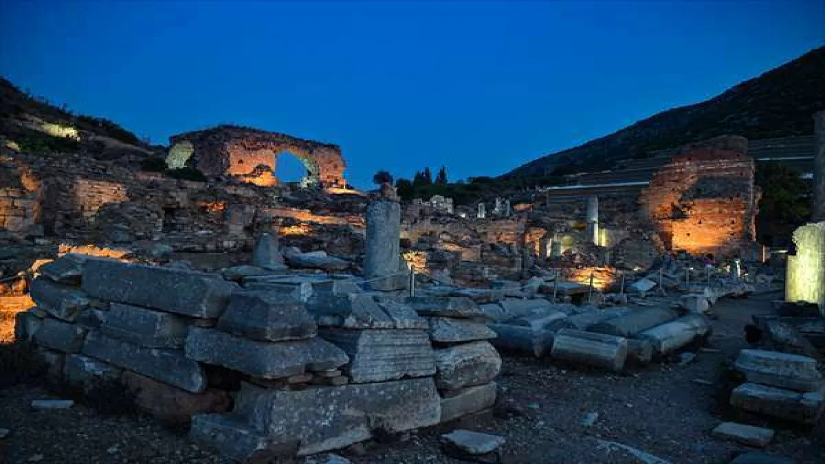 Işıklandırılan Efes Antik Kenti büyülüyor - 795
