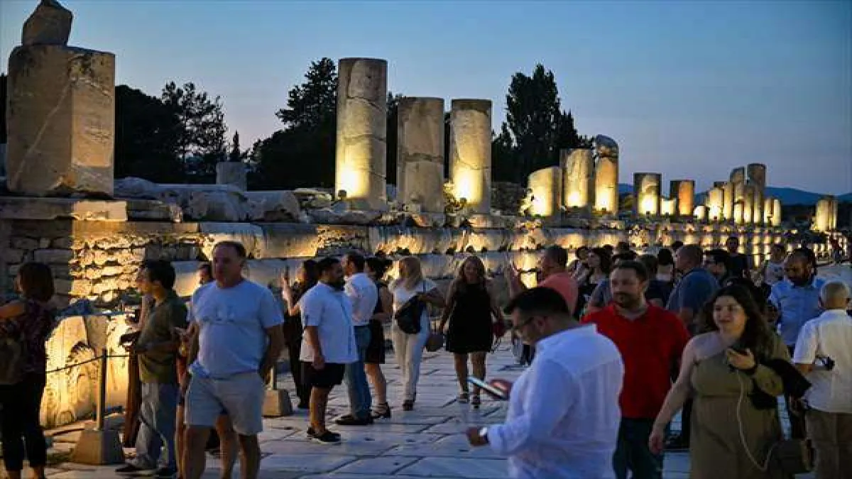 Işıklandırılan Efes Antik Kenti büyülüyor - 786