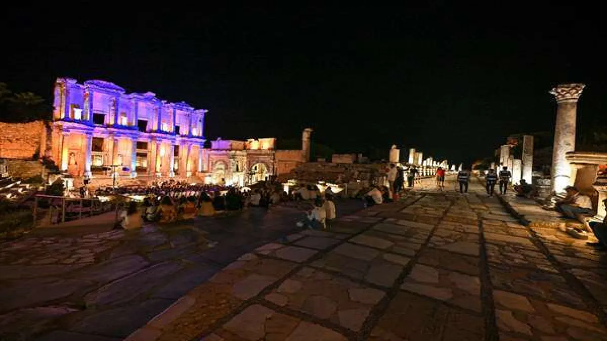 Işıklandırılan Efes Antik Kenti büyülüyor - 784