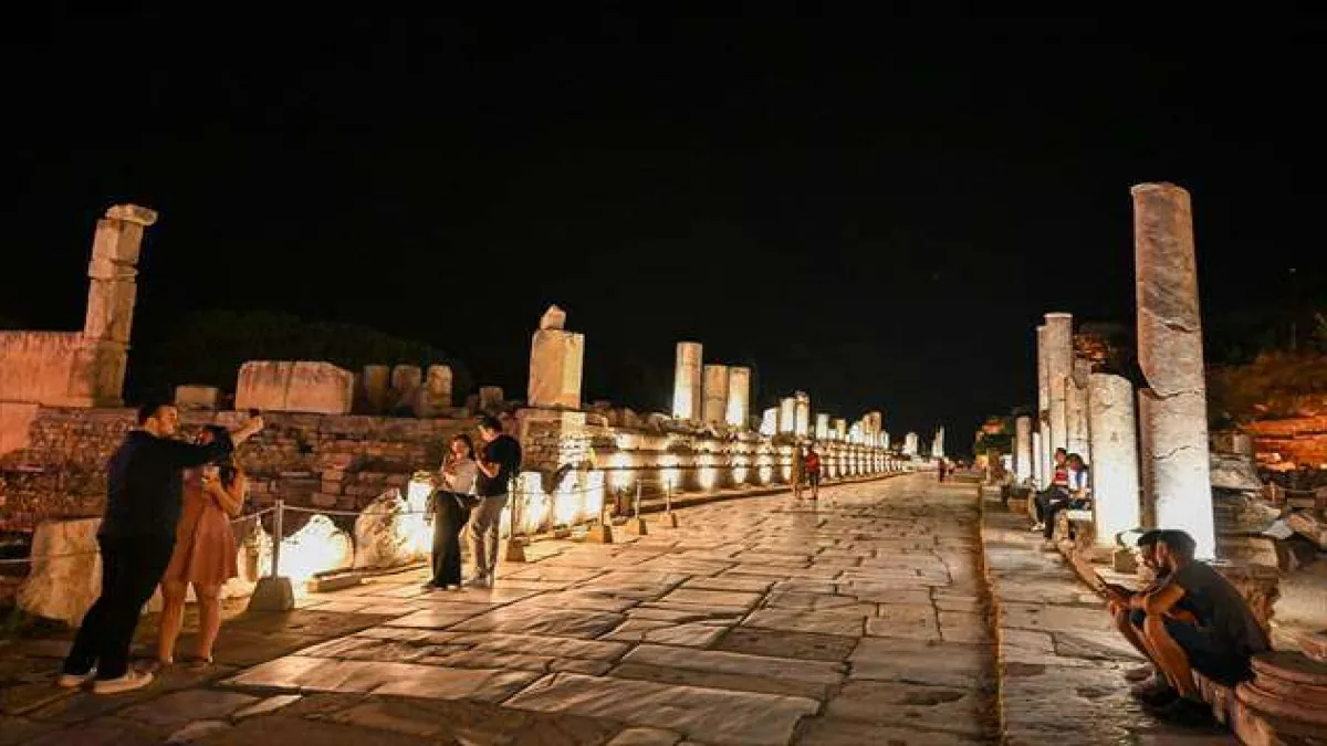 Işıklandırılan Efes Antik Kenti büyülüyor - 782