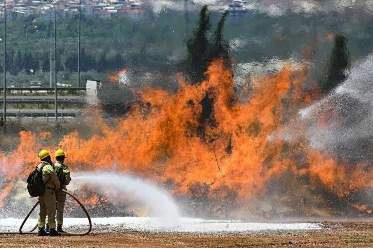 Bakan Yumaklı: Yangına müdahalede hedef 10 dakika