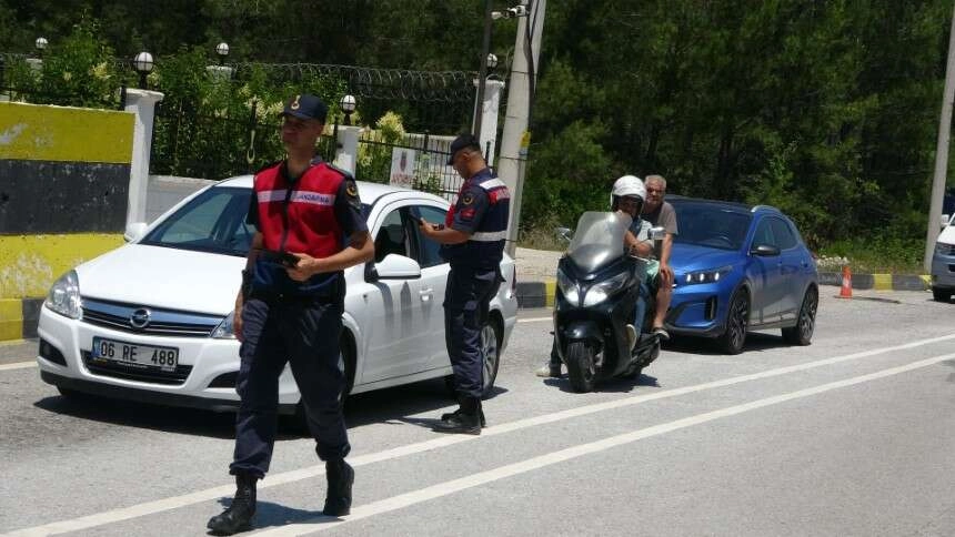 Tatilciler, bayram öncesi Marmaris’e akın etti