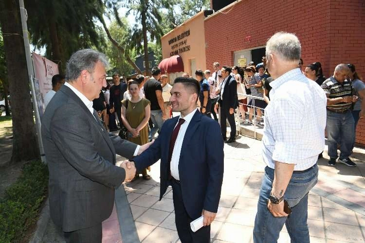 Bornova Belediye Başkanı İduğ personeliyle bayramlaştı haberinin görseli