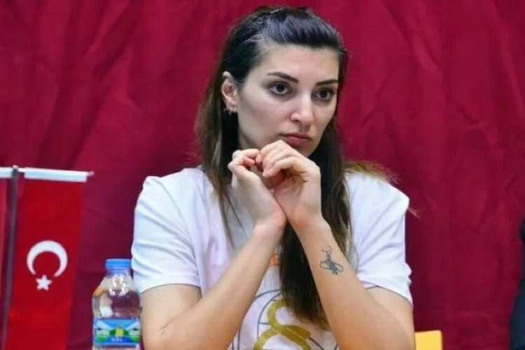 Neslihan Demir’in babası son yolculuğuna uğurlandı haberinin görseli