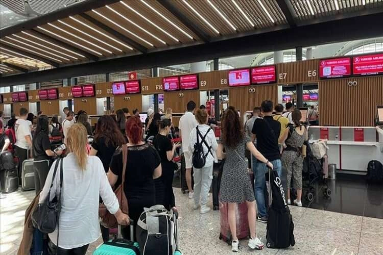 İstanbul Havalimanı'nda bayram yoğunluğu haberinin görseli