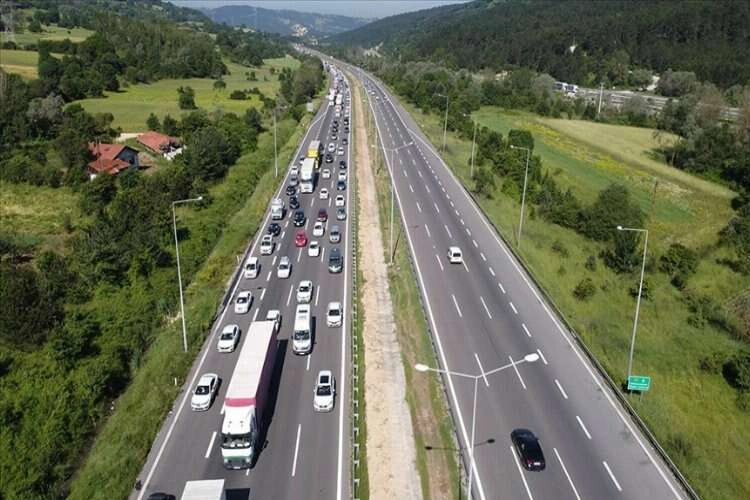 Yollarda bayram yoğunluğu başladı!