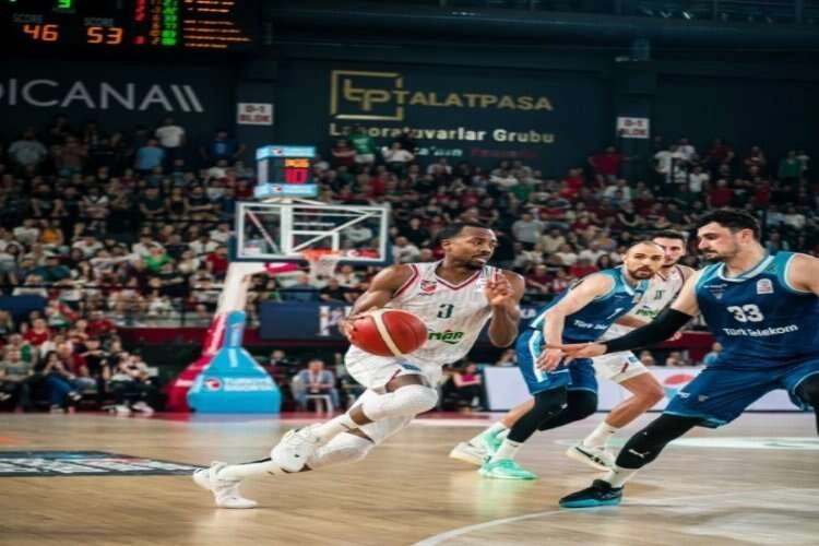 Pınar Karşıyaka, Errick McCollum ile 1 yıl daha devam haberinin görseli