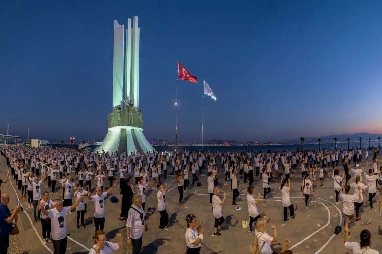 Karşıyaka Belediyesi'nden salon dansları kursu haberinin görseli