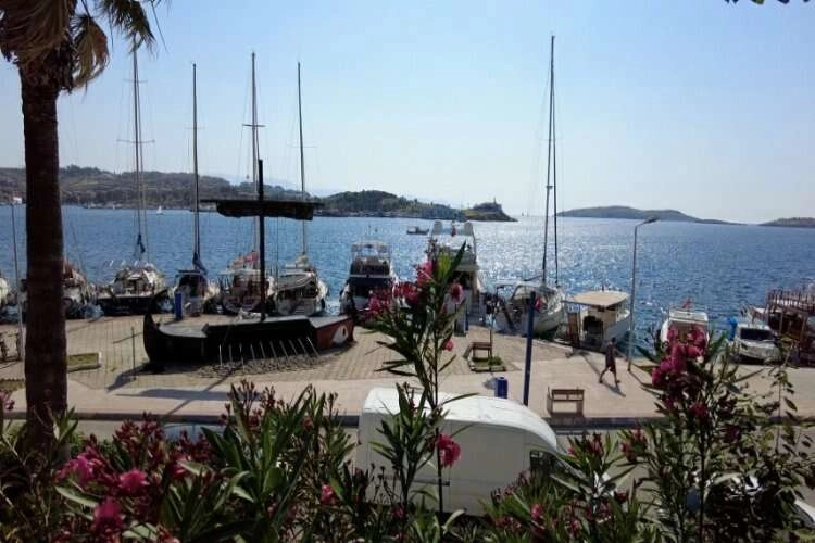 Gözde tatil merkezi Foça bayrama hazır haberinin görseli