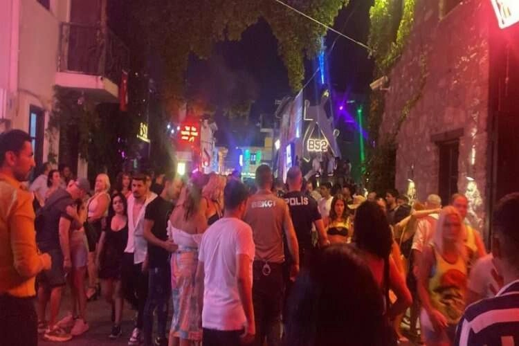Bayram tatili gece hayatını hareketlendirdi haberinin görseli