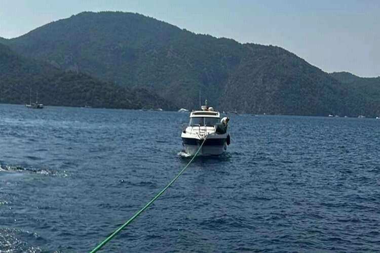 Göcek açıklarında tekne sürüklendi haberinin görseli