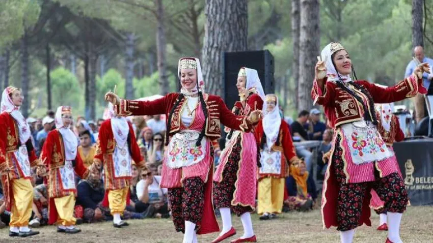 Bergama Festivali, son gün tiyatroya ev sahipliği yaptı. Asklepion Antik Tiyatro'da Aristophanes'in yazdığı, Ergun Sav'ın çevirisini yaptığı 