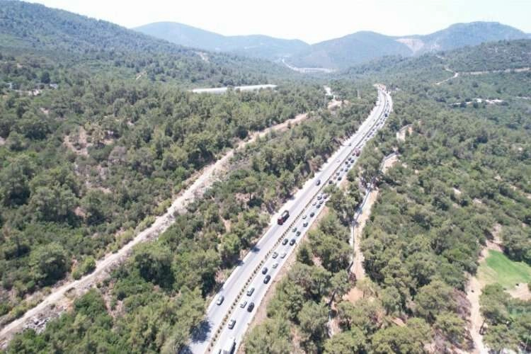 Bodrum’a 3 günde 75 bin araç giriş yaptı haberinin görseli