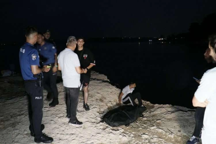Serinlemek için girdiği gölde boğuldu haberinin görseli