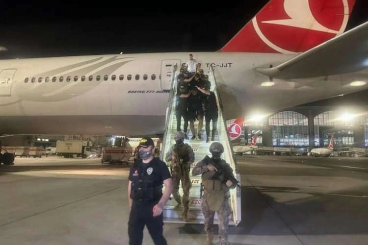 Kırmızı bültenle aranan 2 kişi yakalandı haberinin görseli