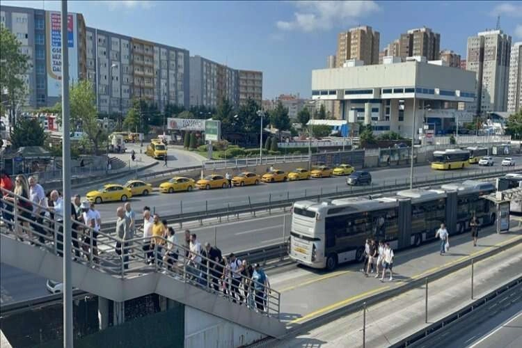 İstanbul'da sıra dışı pazartesi! Trafik yok, sokaklar boş haberinin görseli