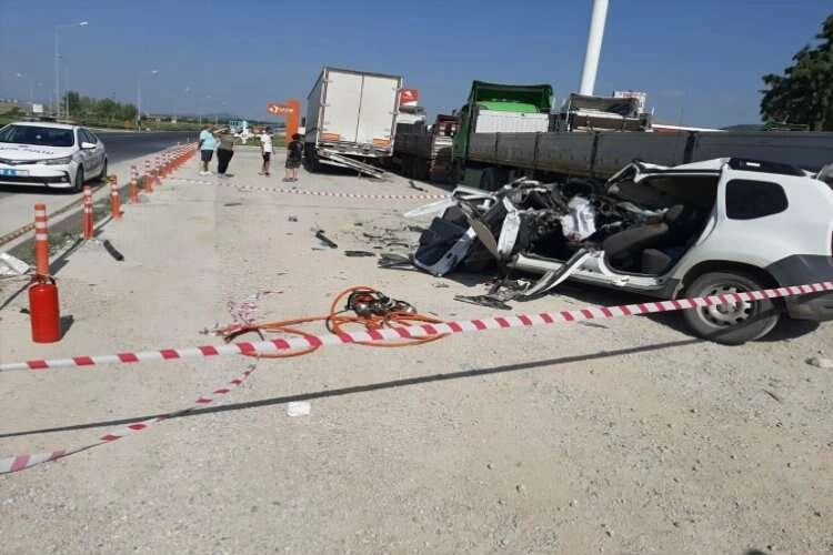 Denizli'de kaza: Park halindeki tıra çarptı haberinin görseli