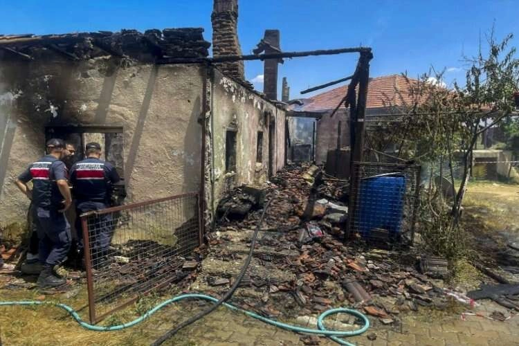 Uşak'ta ölüm getiren ev yangını haberinin görseli