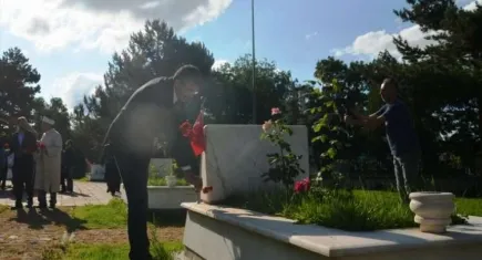 Kütahya’da şehitliklerde hüzünlü bayram arifesi haberinin görseli