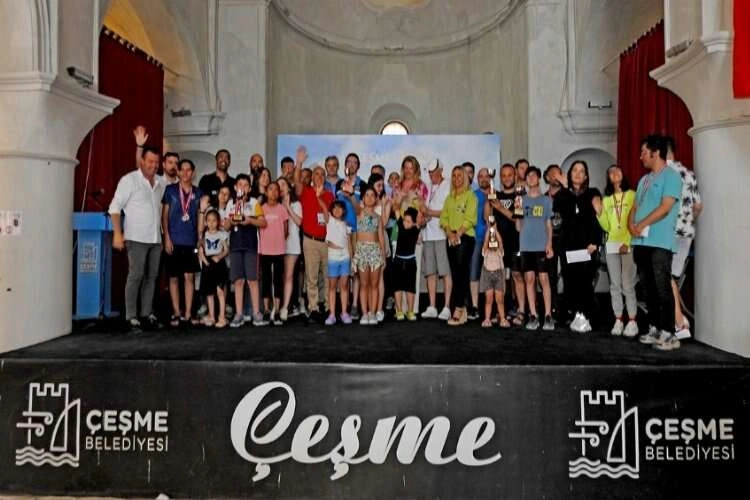 Çeşme Open Satranç Turnuvası’nın ödülleri sahiplerini buldu haberinin görseli