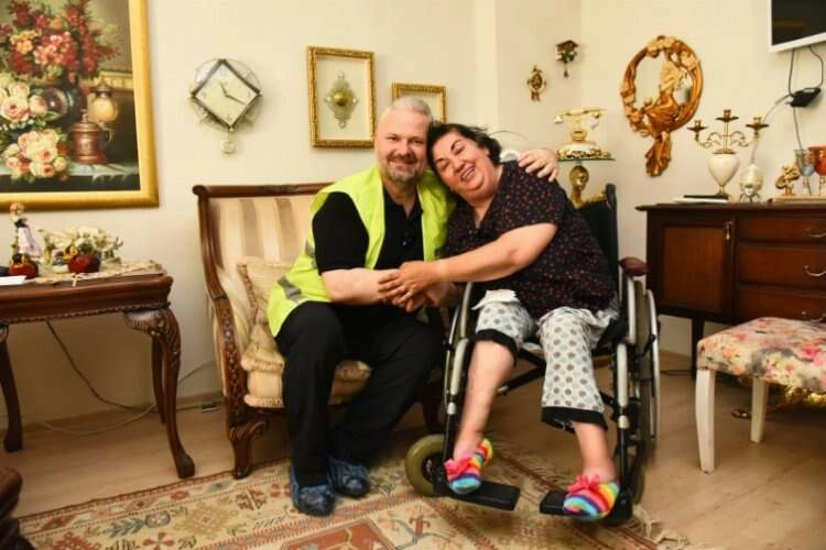 Menemen'de tebdil-i kıyafetle başkan sürprizi haberinin görseli