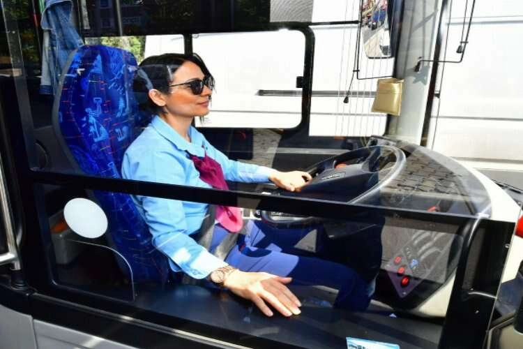 İzmir'de kadın şoförlerden yolcular da memnun haberinin görseli