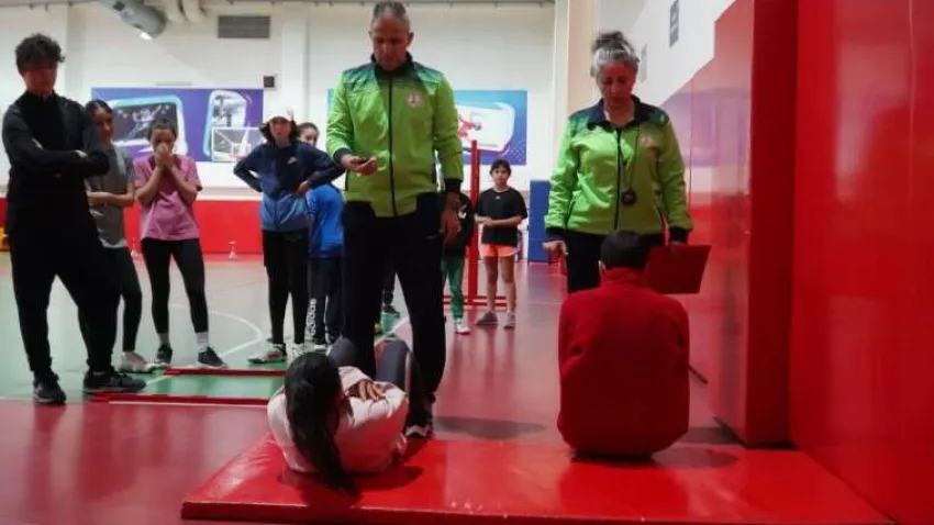 Karşıyaka Belediyesi’nin Ocak 2022’de, sporu ve sporcuyu destekleme vizyonuyla hayata geçirdiği projelerinden biri olan Sportif Yetenek Ölçüm ve Spora Yönlendirme Merkezi yoğun talep görüyor. 