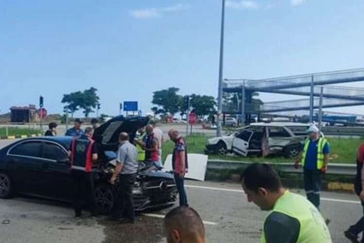 Ünlü futbolcu trafik kazası geçirdi haberinin görseli
