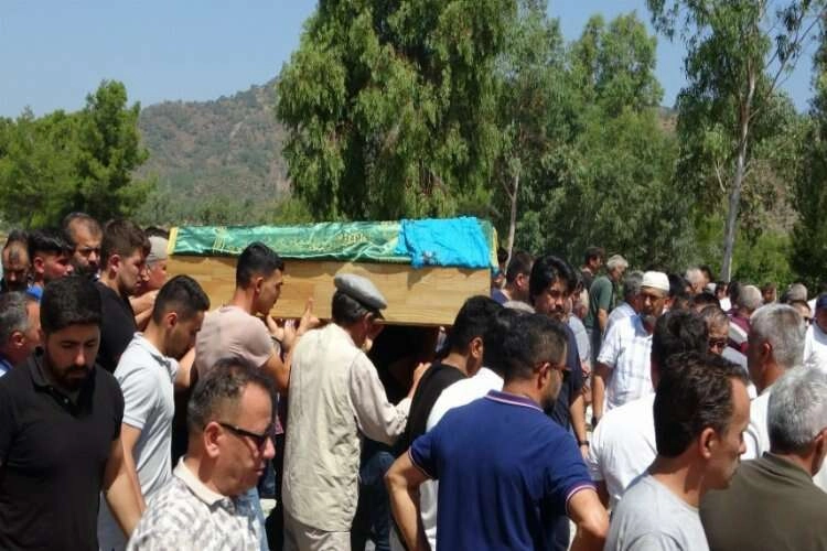 Öykü bebek Muğla'da toprağa verildi haberinin görseli