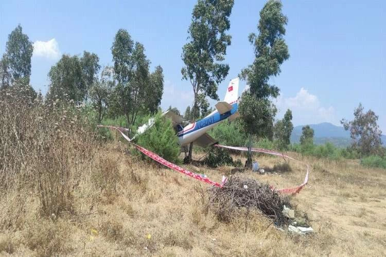 İzmir'de uçak kazası! Özel bir uçak araziye düştü haberinin görseli