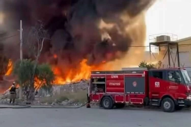 İzmir Bornova’da korkutan yangın! haberinin görseli