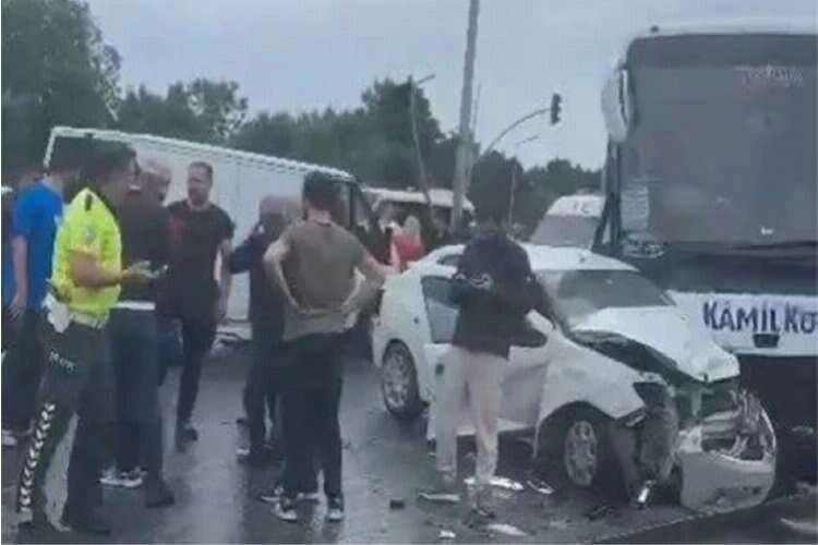 Arnavutköy'de kaza: Otobüs karşı şeride geçti haberinin görseli