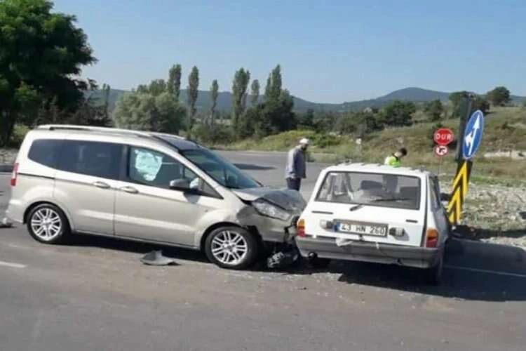 Kütahya'da kaza: İki araç çarpıştı haberinin görseli