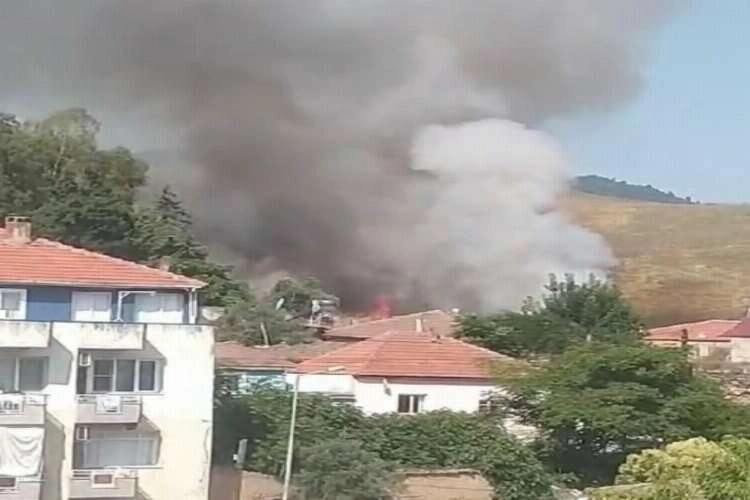 Manisa'da yangın: Yürekler ağza geldi haberinin görseli