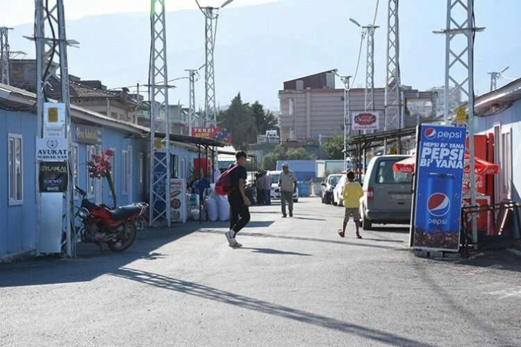 Hataylı esnaflar geçici iş yerlerine kavuştu haberinin görseli