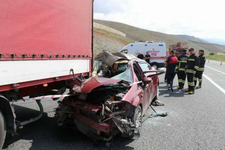 Erzincan’da trafik kazası: Ölü ve yaralılar var haberinin görseli