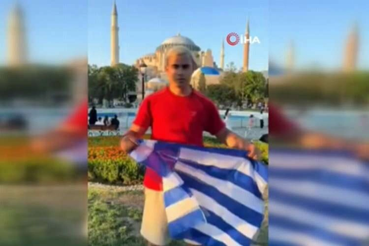 Ayasofya önünde Yunan bayrağıyla provokasyon yaptı