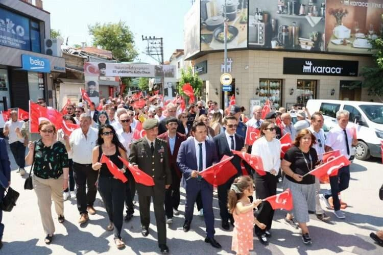 Urlalılar 97 yıldır  Atatürk’ü bağrına basıyor