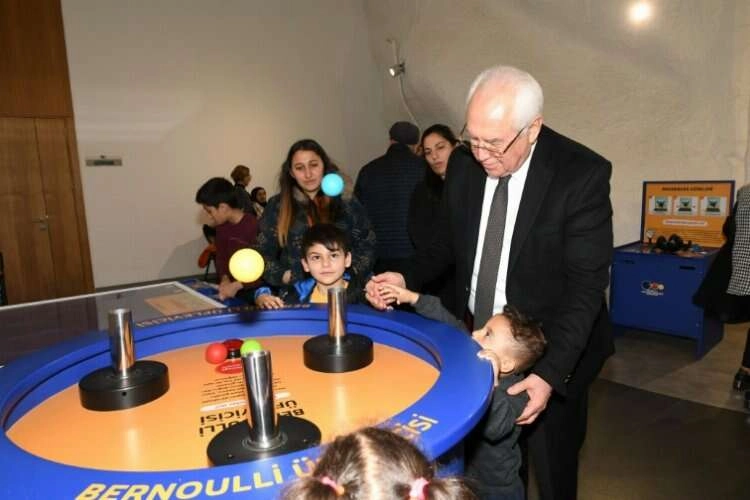 Nasreddin Hoca Çocuk Kültür Bilim Merkezi'ne ziyaretçi akını haberinin görseli