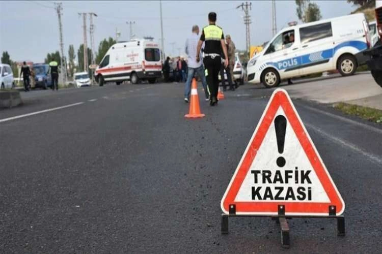 Afyonkarahisar’da kaza: Otomobil şarampole girdi haberinin görseli