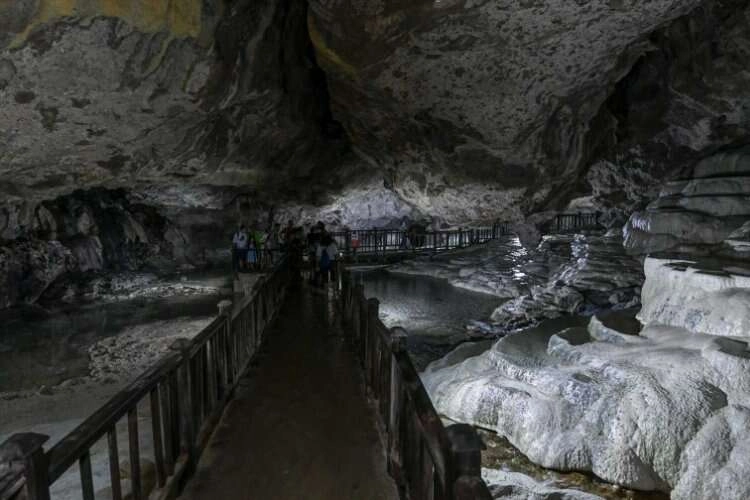 Kaklık Mağarası'nın ziyaretçileri her geçen gün artıyor haberinin görseli