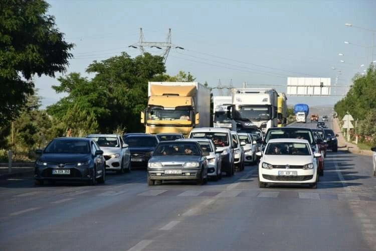 Afyonkarahisar'da trafik yoğunluğu haberinin görseli