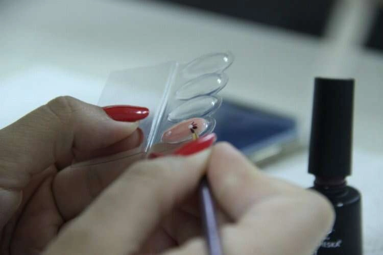 Son yılların popüler mesleği: Nail art ve protez tırnak haberinin görseli